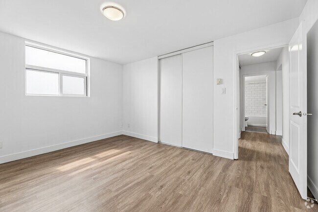 2BR, 1BA - 900SF - Primary Bedroom