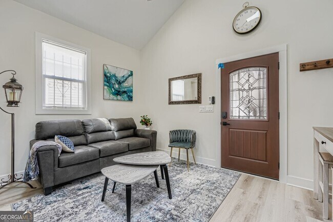 Photo - 18 Booker St NW