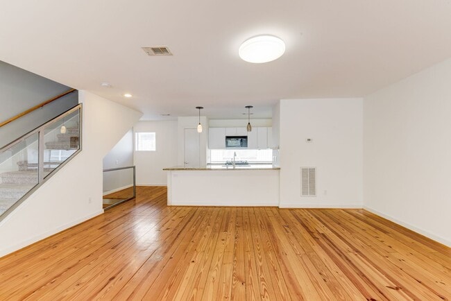 Modern Townhome In The Heart Of Midtown! - Modern Townhome In The Heart Of Midtown!