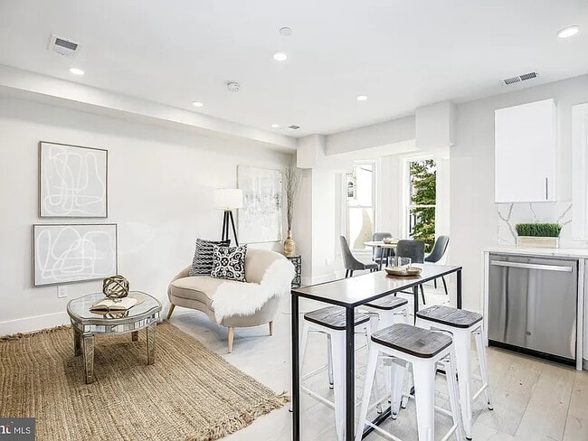 Photo - 2556 University Pl NW Unit 201