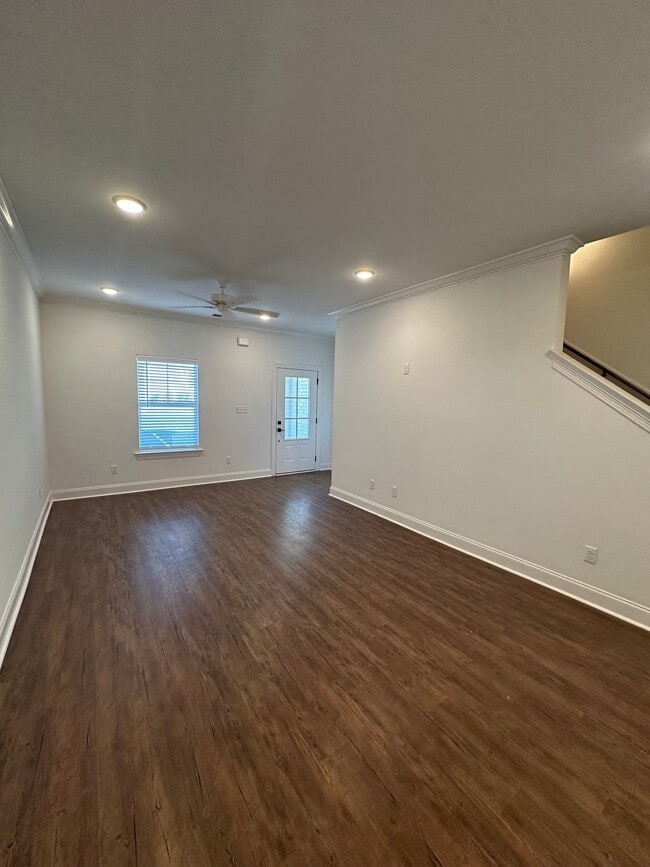 Photo - 671 Cottage Grv Cir