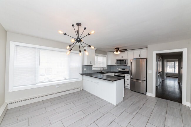 Building Photo - 3058 N Kostner Ave Unit 1E