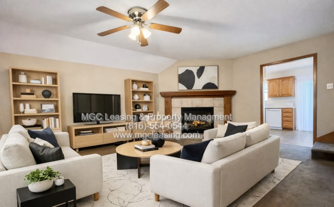 Building Photo - Spacious Raymore Townhome in Great Location!