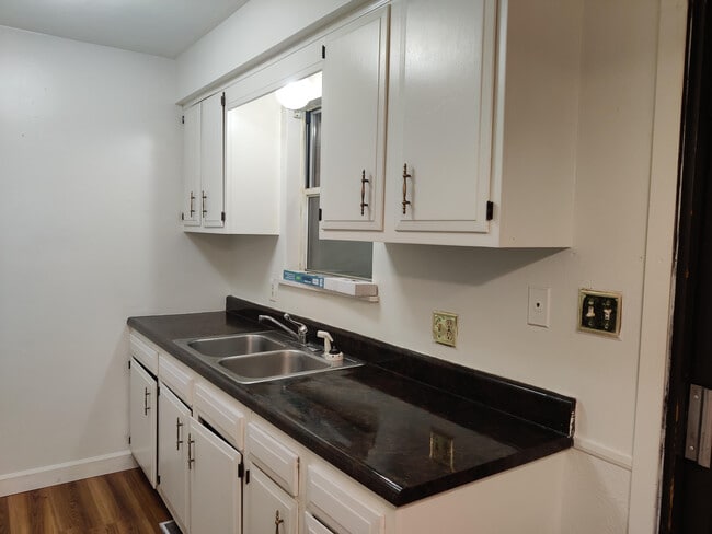 Photo - 1313 W Chestnut St