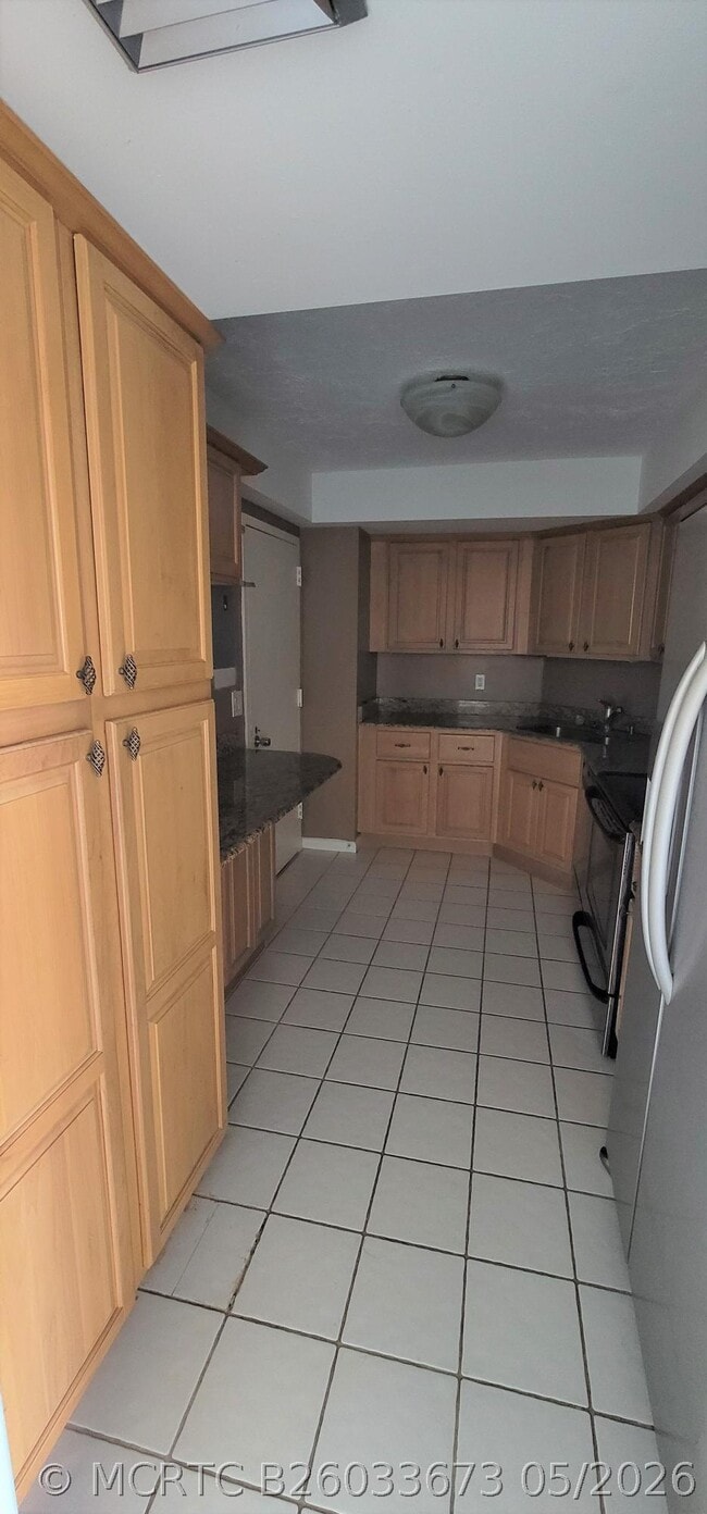 2425 Presidential Way Unit 402