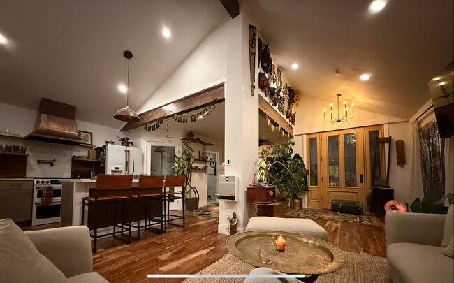 Photo - 230 Cyteworth Rd Unit Main House