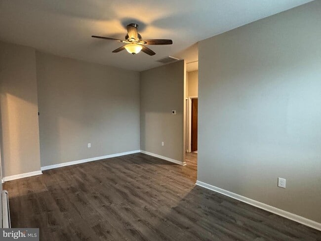 Photo - 615 Summit St Unit 4