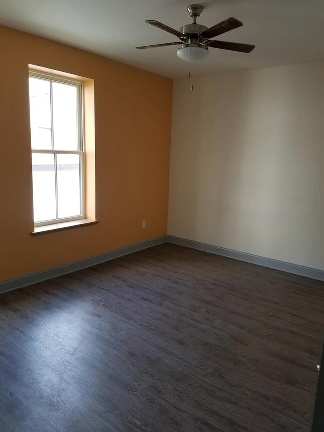 Building Photo - 114 2nd St Unit #103
