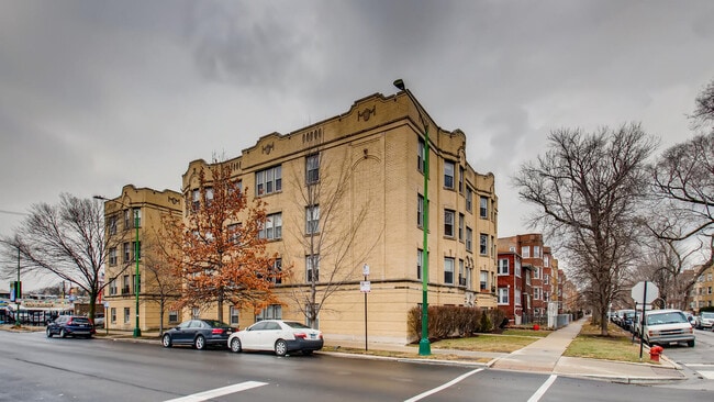 Building Photo - 2342 W Granville Ave Unit 3 Rental