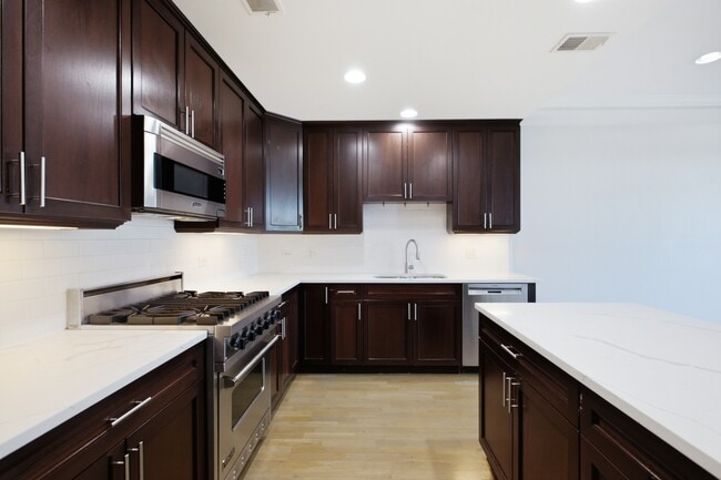 Photo - 1915 W Diversey Pky Unit 402