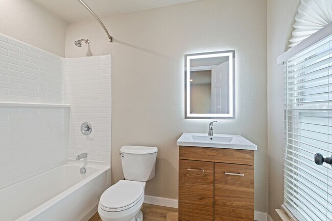 Photo - 1910 N Floyd Rd Unidad 1910