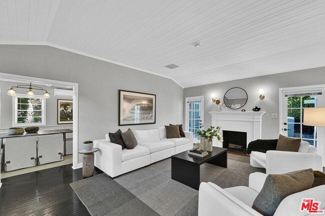 Building Photo - 560 Croft Ave