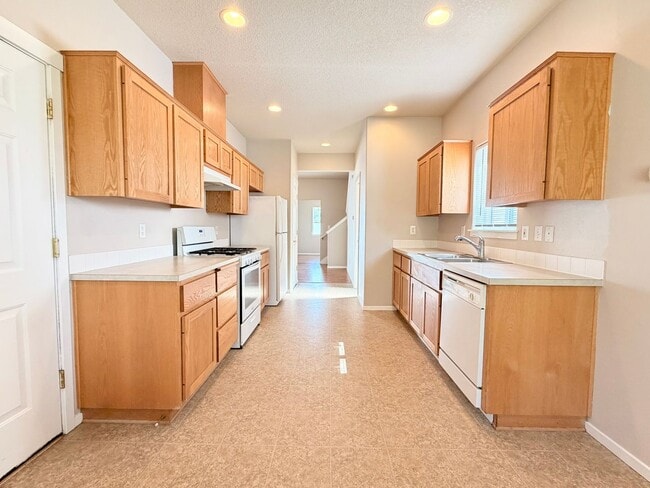 Building Photo - R0476 Unit 5830