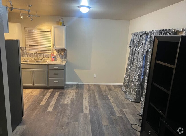 Building Photo - 4372 Lashelle Ave Rental