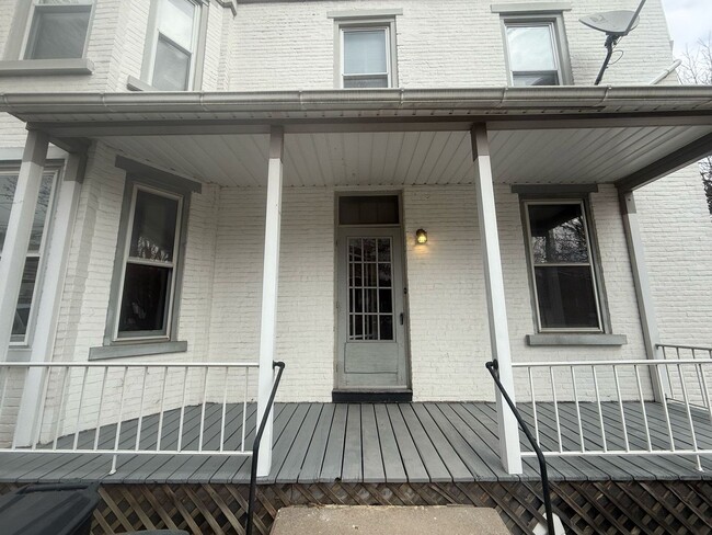 Building Photo - 523 Cherokee St Unit 1 Rental
