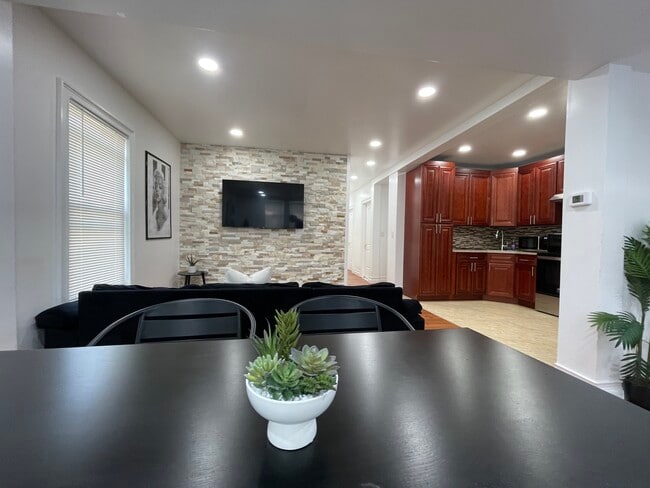 Building Photo - 17212 Brocher Rd Unit Apartment A