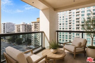 Photo - 10724 Wilshire Blvd