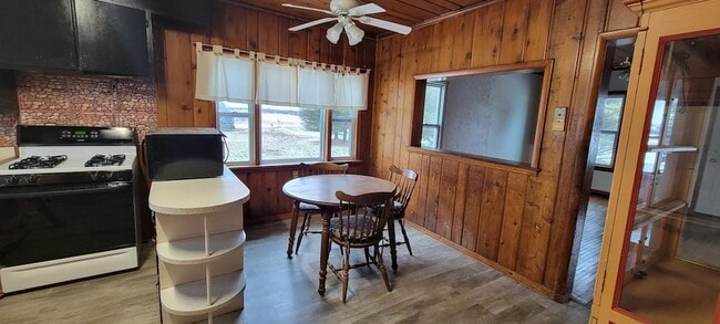 Photo - 2815 N Shore Dr