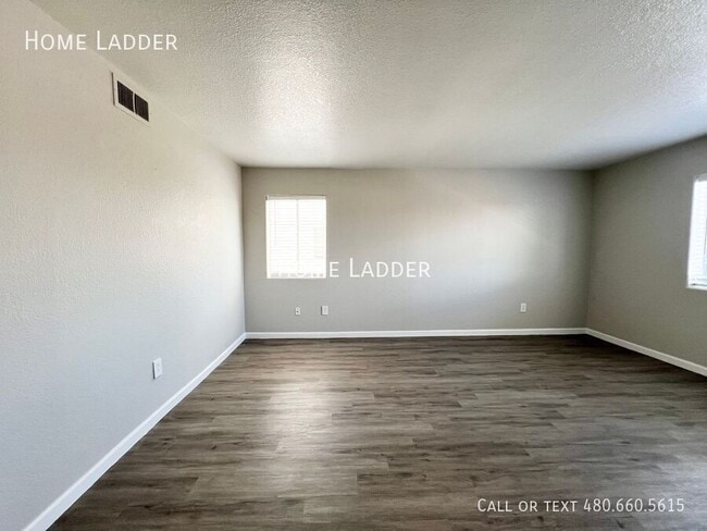 Photo - 4959 S Park Ave Unit 104