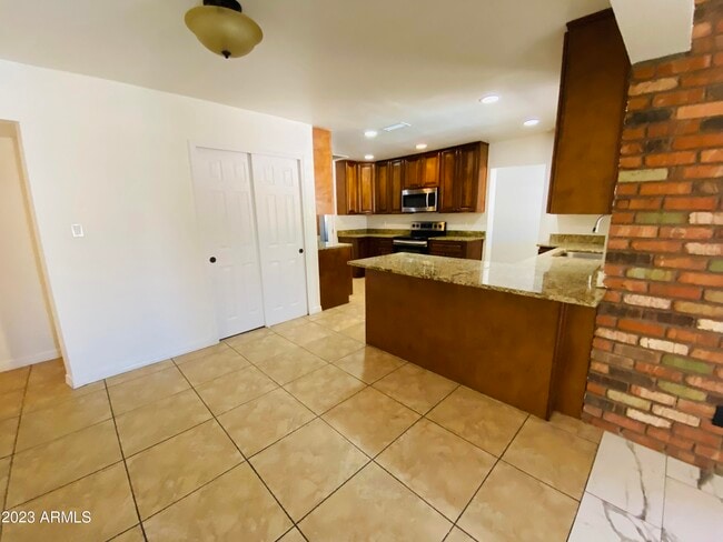 Photo - 1418 E Williams St