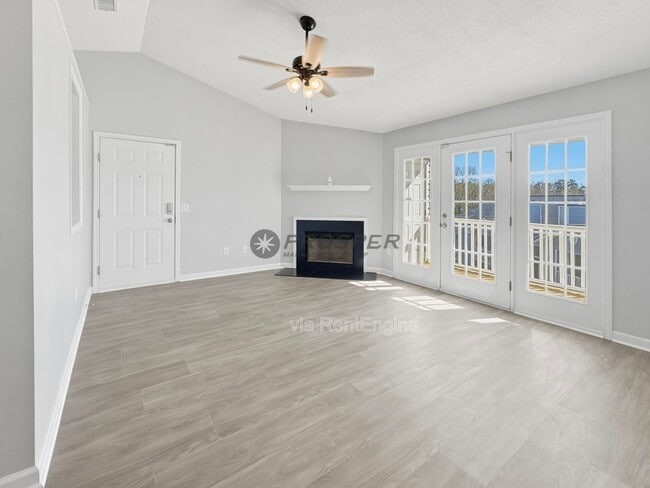 Photo - 107 Pelham Square Way