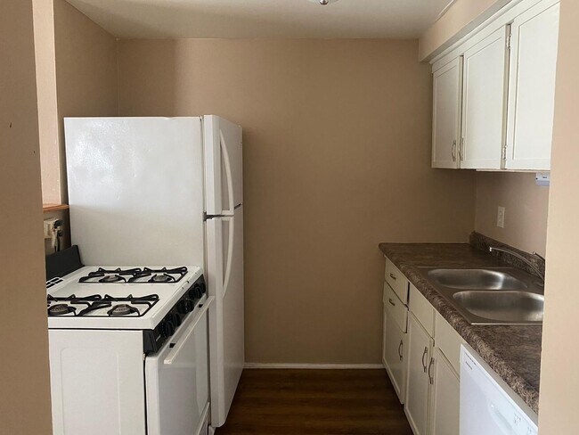 Photo - Large 2 Bedroom Townhouse with Basement
