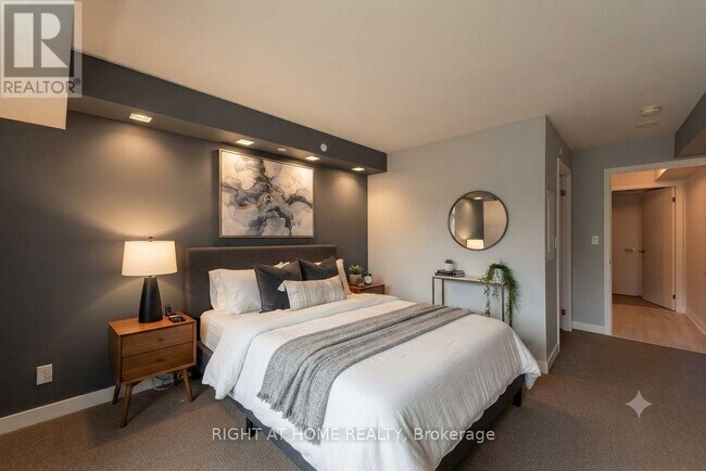 Photo - 118 Varna Dr