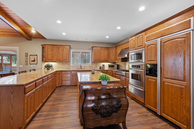 Photo - 10101 N Pines Rd