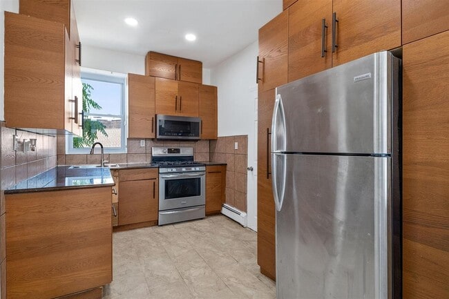 Building Photo - 310 Paterson Plank Rd Unit 3B