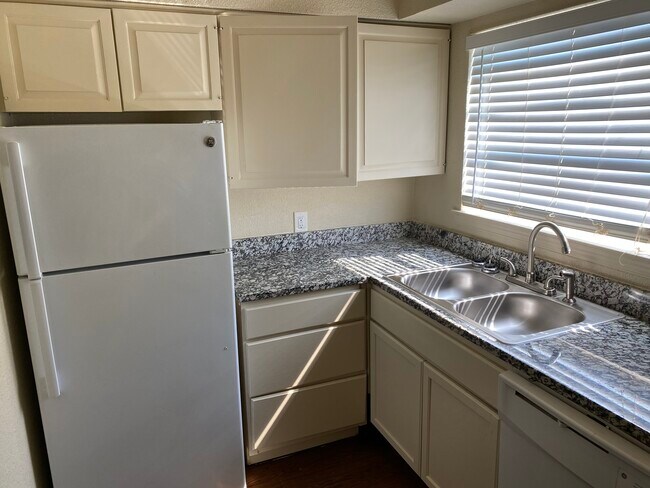 La Hacienda Apartments - La Hacienda Apartments
