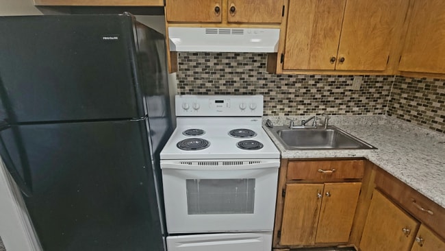 Photo - 3423 Ryburn Rd