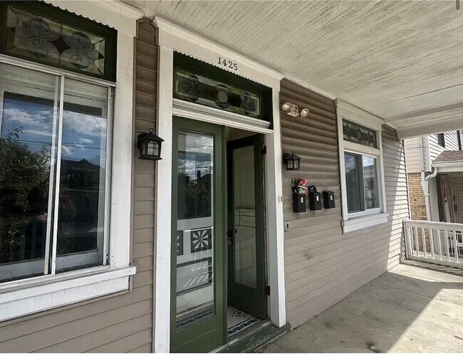 Photo - 1425 Methyl St Unidad 2