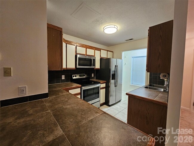 Photo - 802 Selwyn Oaks Ct