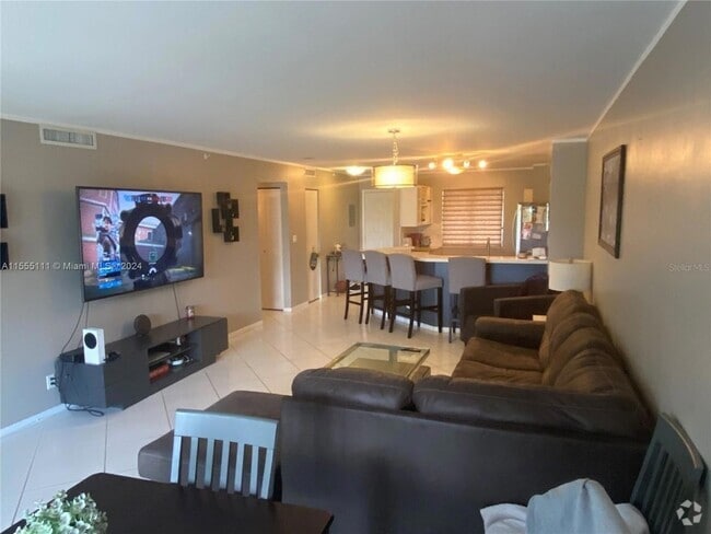 Building Photo - 2205 S Cypress Bend Dr Unit 302 Rental
