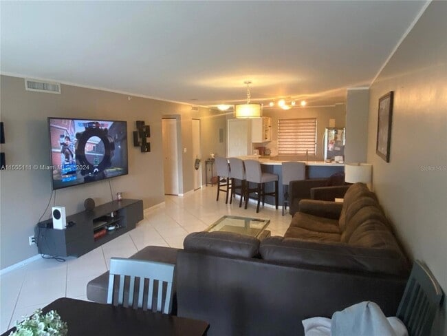 Building Photo - 2205 S Cypress Bend Dr Unit 302 Rental