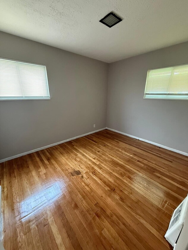 Photo - 145 Perthshire Rd  - (County voucher  ACCEPTED!) Section 8 Special!