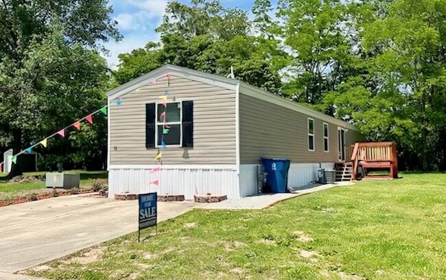 Photo - 15 Deerwood Park