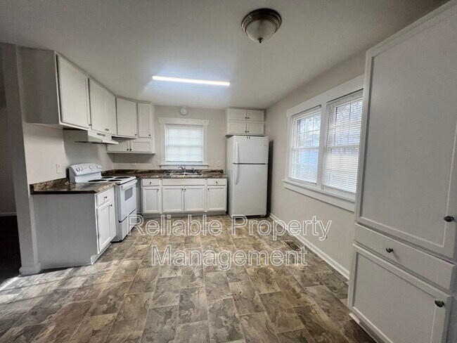 Photo - 1703 Foxwood Dr