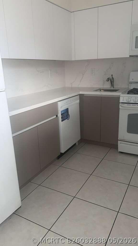 Photo - 2080 NE 167th St Unit 37