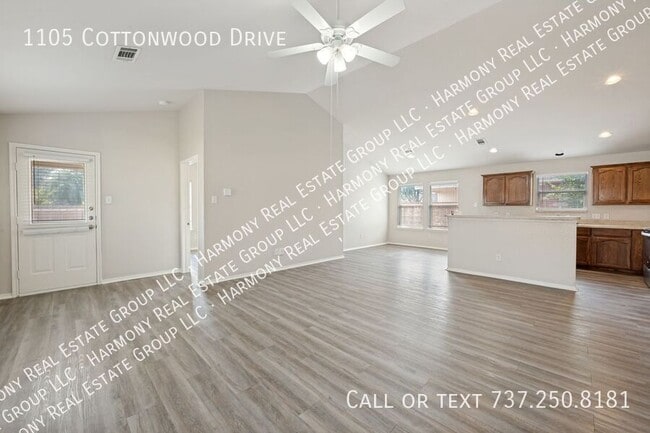 1105 W Cottonwood Dr