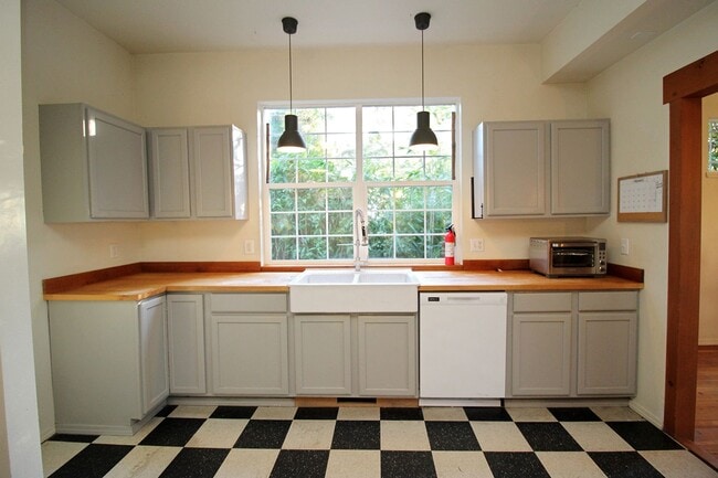 Building Photo - 3308 N Missouri Ave