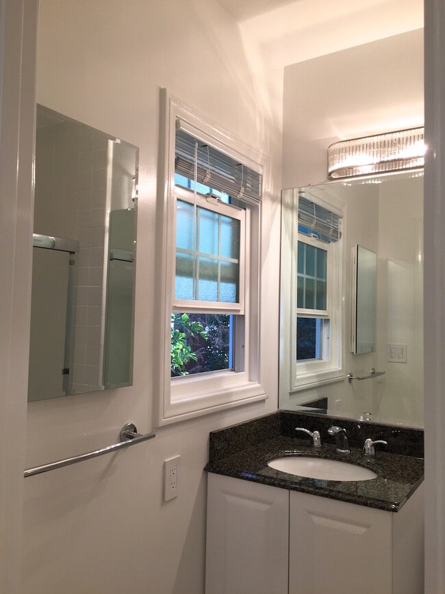 Photo - 209 S Hamilton Dr Unidad 209