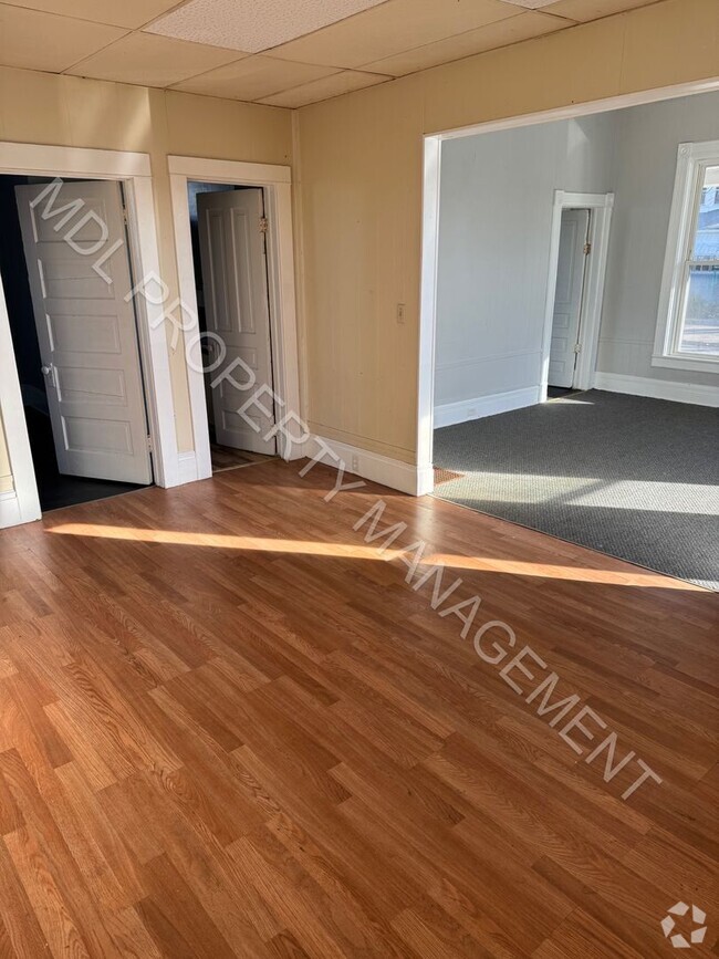 Building Photo - 2 Bedroom 1 Bathroom Rental