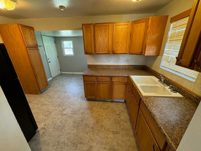 Photo - 103 N Florida St