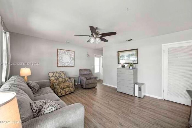 Photo - 61 Oak Ave