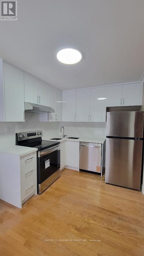 Photo - 83 Thickson Rd N