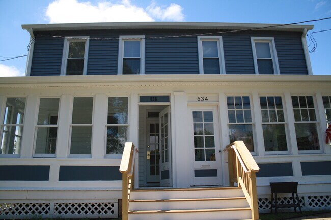 left side for rent - 636 E Front St