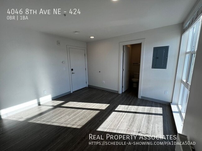 Photo - 4046 8th Ave NE Unit 424