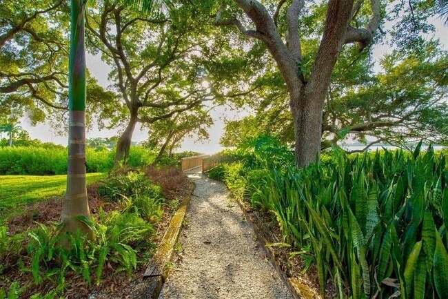 Building Photo - 7618 4th Ave W