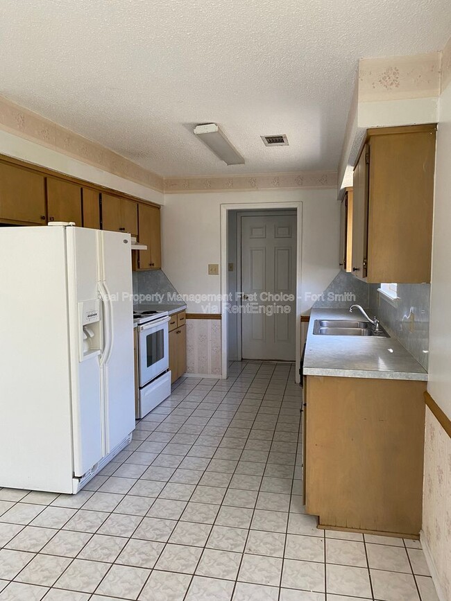 Photo - 3505 Ridgeway Dr